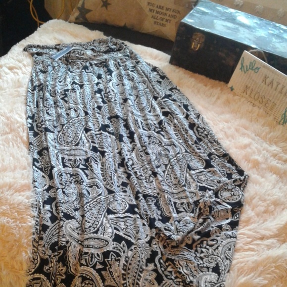 Artisan Ny Dresses & Skirts - 🖤✨PAISLEY BLACK & WHITE MAXI SKIRT✨🖤